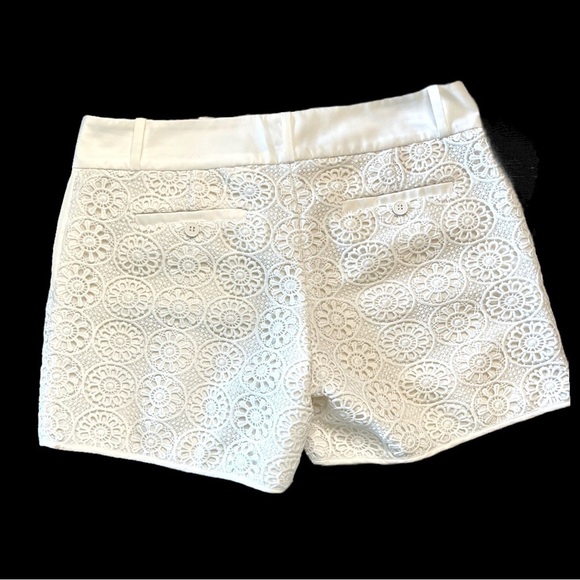 THE LIMITED,NWOT, WOMENS CROCHET LACE SHORTS IN CREAM COLOR. FAUX POCKETS.SIZE 6 - Picture 4 of 5